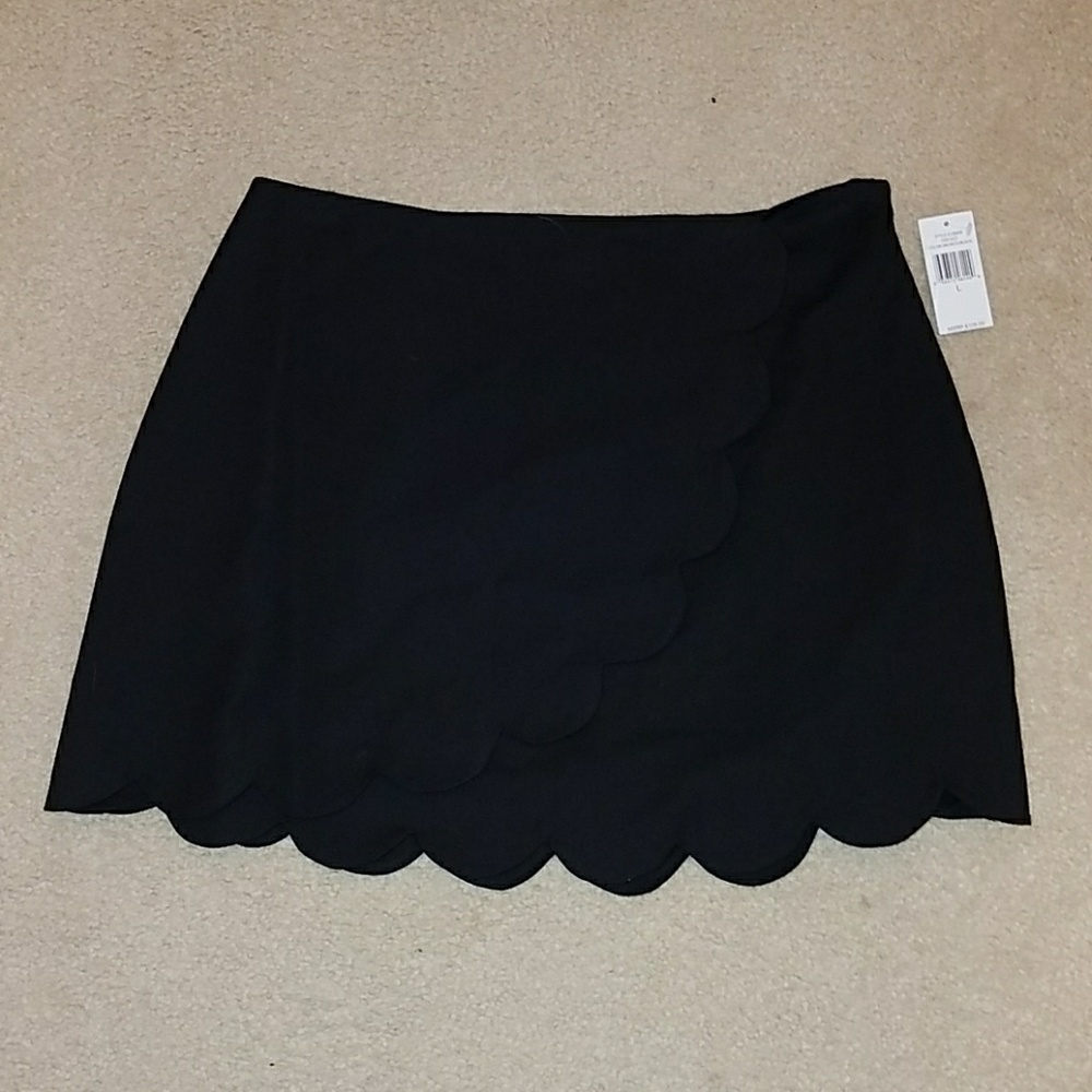 1. State Black Scalloped Mini Skirt Size L NWT